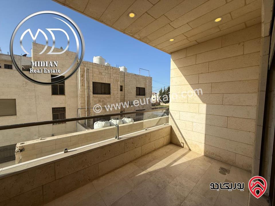 شقة ارضية فارغة للايجار في عمان - ضاحية النخيل مساحة 190م مع ترس 50م تشطيبات و ديكورات سوبر ديلوكس بسعر مميز جداً