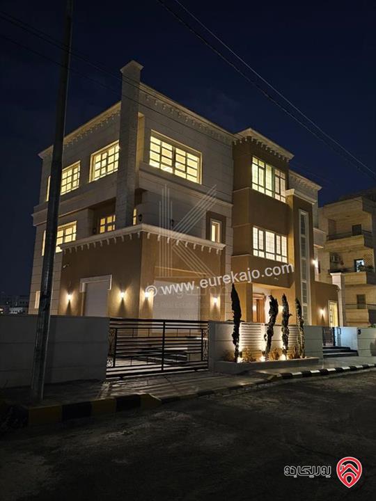 فيلا فاخرة مستقلة مساحة الارض 721م مساحة البناء 890م للبيع في عمان - شفا بدران
