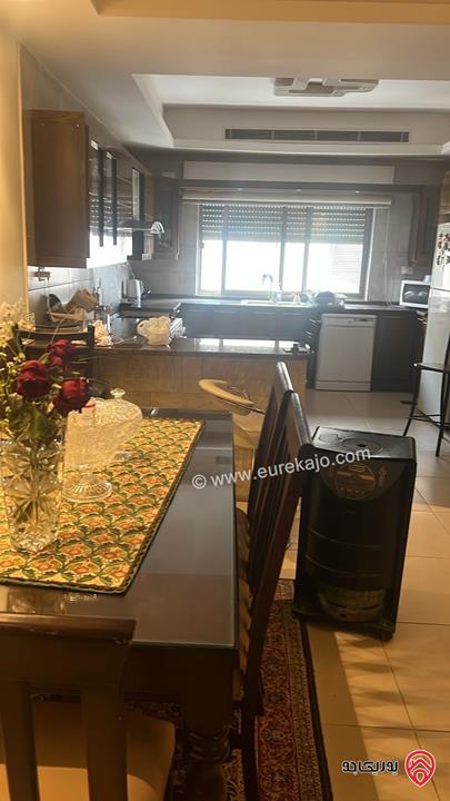 شقة طابق أول مساحة 220م للبيع في عمان - عبدون