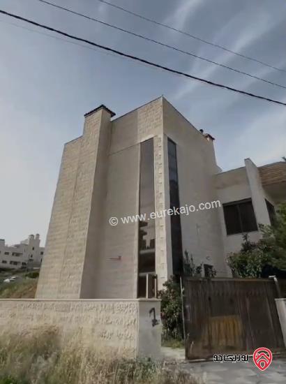 منزل مستقل مساحة الأرض 570م والبناء 900م للبيع في عمان - ضاحية الرشيد قرب الكلية العلمية الاسلامية