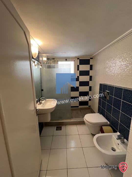 شقة أرضية مفروشة 200م مع حديقة وترسات 150م للبيع في جبل عمان 