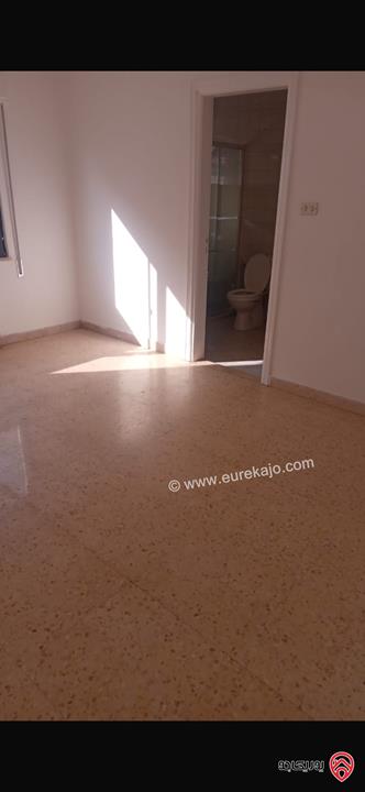 شقة مساحة 160م طابق ثالث غير مفروشة للايجار في عمان - أم أذينة 