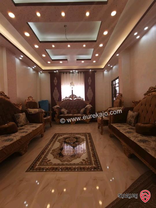 بيت طابقين مساحة 200م على أرض 600م للبيع في الزرقاء - الهاشمية الحي الشرقي عمر البناء 6 سنوات  