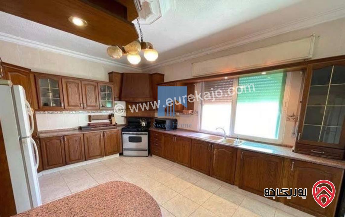 شقة مميزة للبيع في عمان تلاع العلي - خلف السلطان طابق ثالث 260م مع روف 70م بسعر مغري