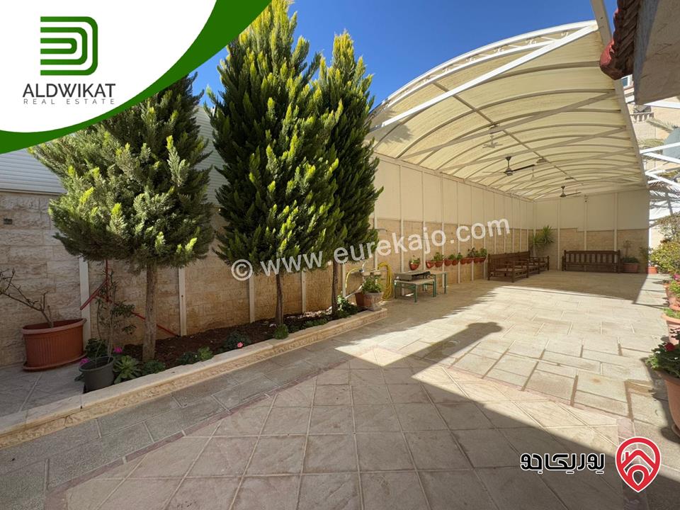 فيلا مساحة الارض 760م ومساحة البناء 800م ومساحة الحديقة 400م للبيع في عمان - الجبيهة/ خلف الجامعة الاردنية