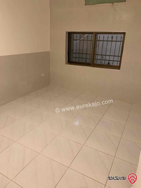 شقة صغيرة فارغة مساحة 55م للإيجار السنوي 200 دينار تدفع كل ثلاث شهور في جبل عمان
