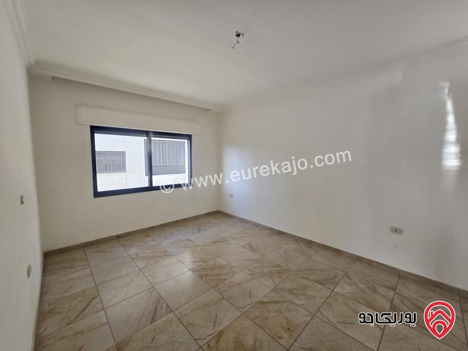 شقة فارغة طابق ثاني مساحة 100م للإيجار السنوي في عمان - الرابية