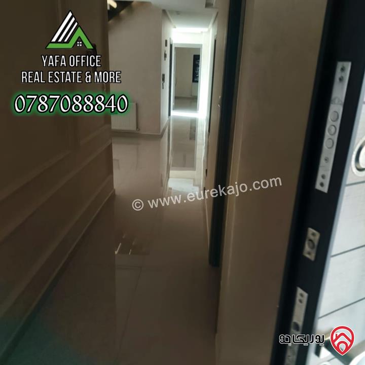 شقة فاخرة دوبلكس (أخير و روف ) مساحة 200م للبيع في عمان - الجبيهة – ام زويتية 