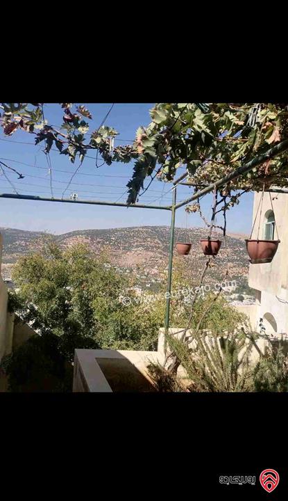 بيت مستقل طابقين مساحة 300م على أرض 400م للبيع في عجلون - كفرنجة 
