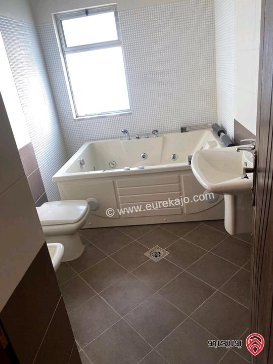 شقة أرضية مساحة 207م للبيع في عمان - حي الصحابة