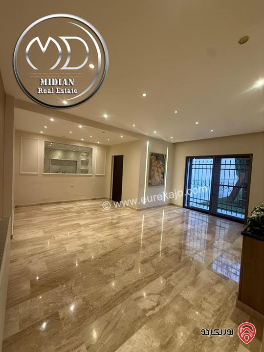 شقة شبه ارضي فاخرة للبيع في عمان - خلدا مساحة 150م مع ترس و حديقة 150م تشطيبات ديكورات عصرية فاخرة بسعر مميز جداً