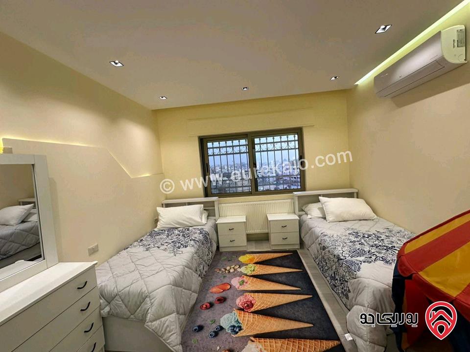 شقة دوبلكس طابق ثالث مع رووف مميزة مساحة 380م للبيع في عمان - خلدا