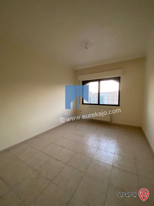 شقة مميزة طابق ارضي معلق 135م تشطيب سوبر ديلوكس للبيع في عمان - خلدا