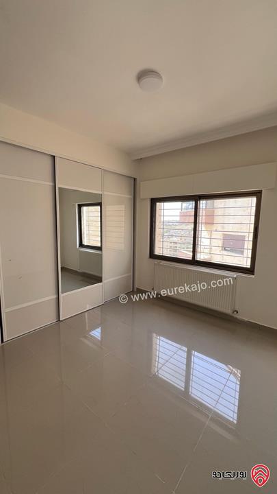 شقة طابق أخير مع روف مساحة 280م باطلالة خلابة للبيع في عمان - ضاحية النخيل من المالك مباشرة 