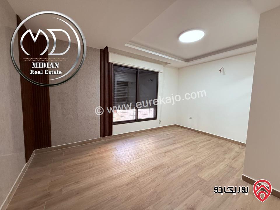 شقة ارضية للبيع في عمان - دير غبار مساحة 200م مع ترس 40م تشطيبات و ديكورات سوبر ديلوكس جديدة لم تسكن