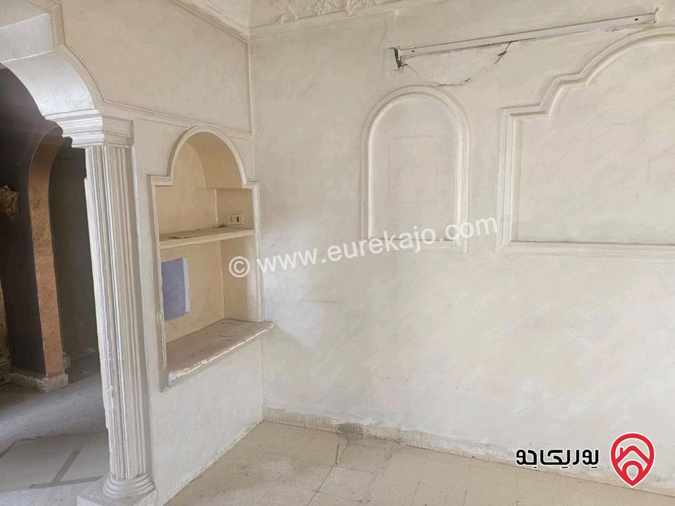شقة طابق اول مساحة 130م للبيع في الزرقاء - حي شاكر 