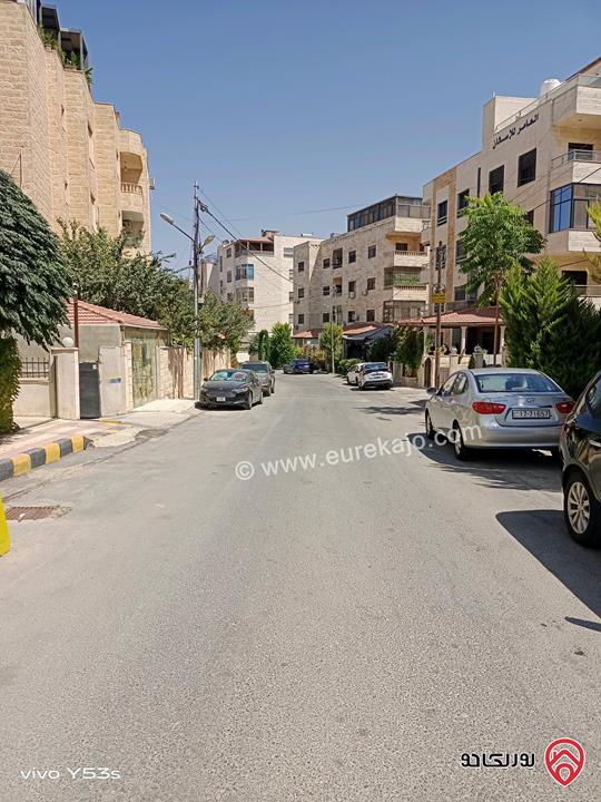 شقة طابق ارضي مساحة 200م داخلي و 200م خارجي للبيع في عمان - الجبيهة