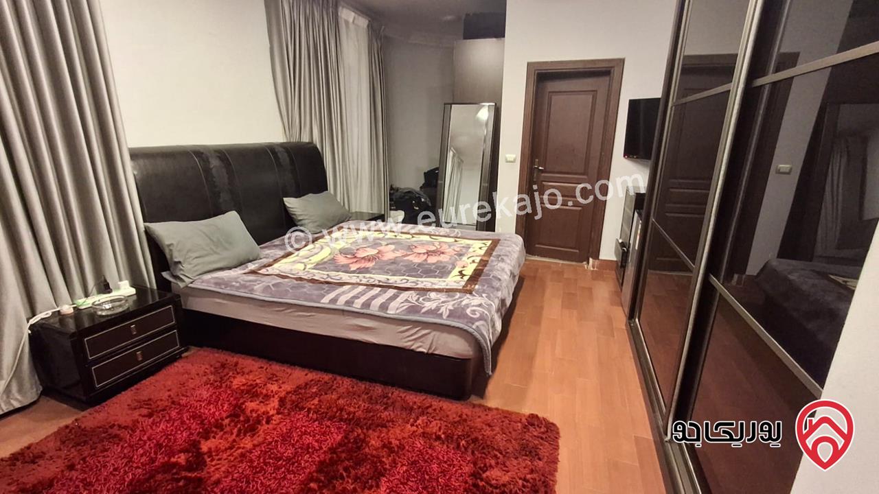 شقة فاخرة مفروشة طابق أخير مع روف مساحة 300م للايجار في عمان - الرابية