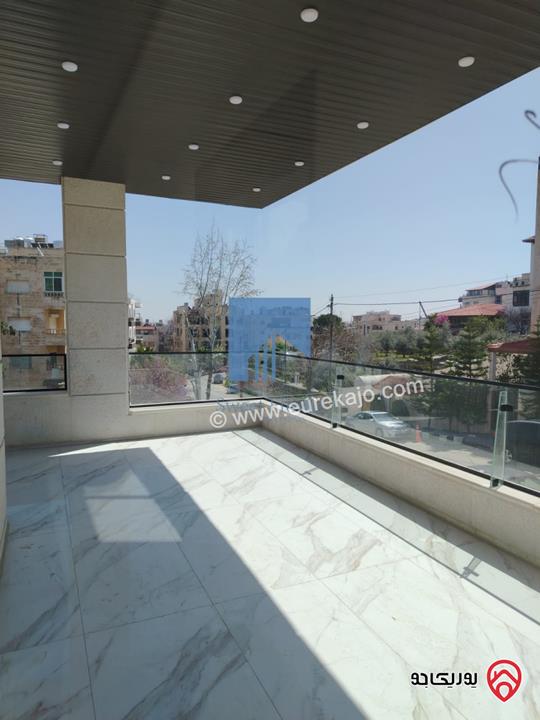 شقة فاخرة للبيع في عمان خلدا  - خلف المستشفى السعودي ومقابل ميداس طابق ثاني 217م لم تسكن بسعر مغري