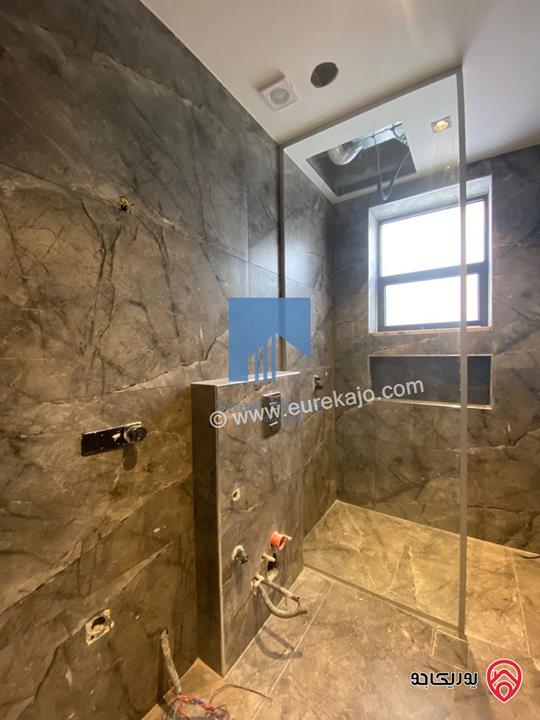 شقة أرضية طابقية مساحة 306م مع ترسات 200م ومسبح لم تسكن للبيع في عمان - أم السماق