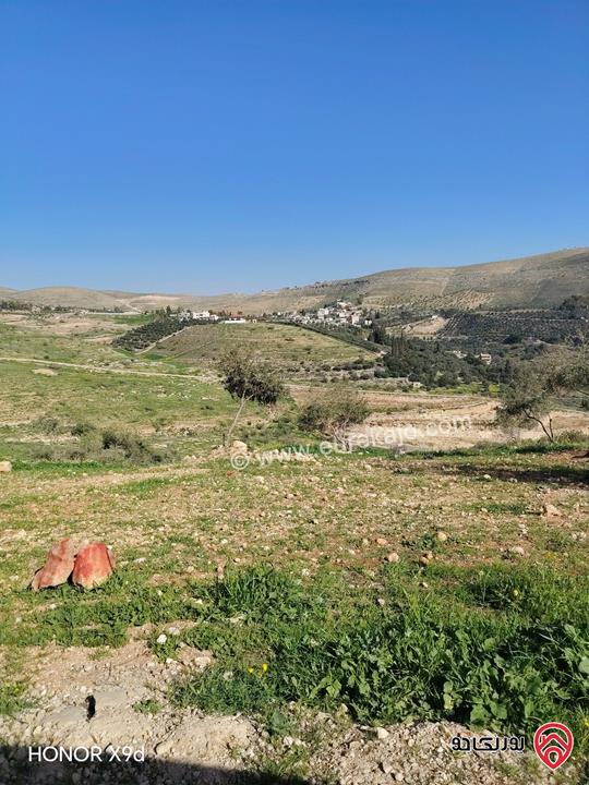 قطعة ارض مساحة 3400م للبيع في جرش على شارع جرش الزرقاء الرئيسي