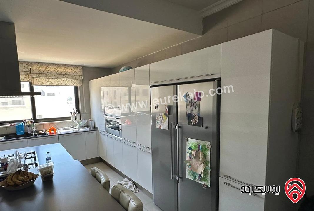 شقة مساحة 300م للبيع في عمان - حي الصحابة