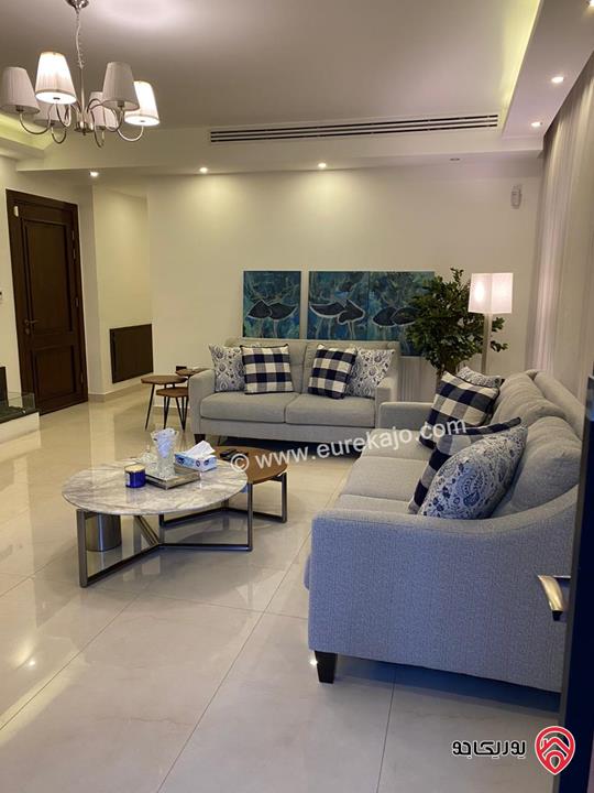 شقة ارضية فاخرة مفروشة مساحة 142م داخلي و 40م خارجي للايجار في عمان - الدوار الرابع جبل عمان