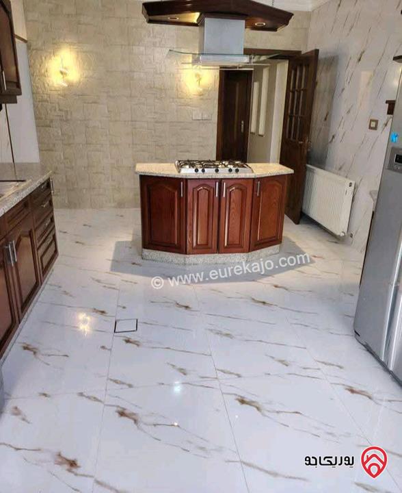 شقة فارغة مساحة 180م داخلي و 120م خارجي للايجار في عمان - دير غبار