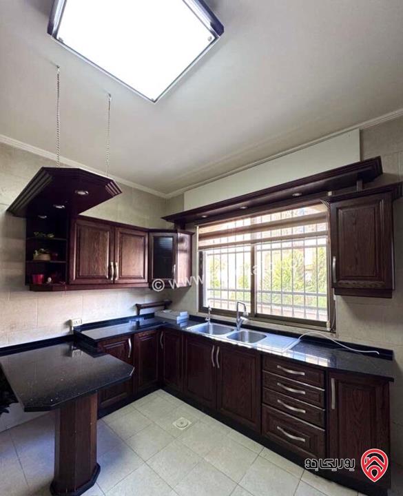 شقة ارضية مساحة 190م داخلي و 100م خارجي للايجار في عمان - خلدا