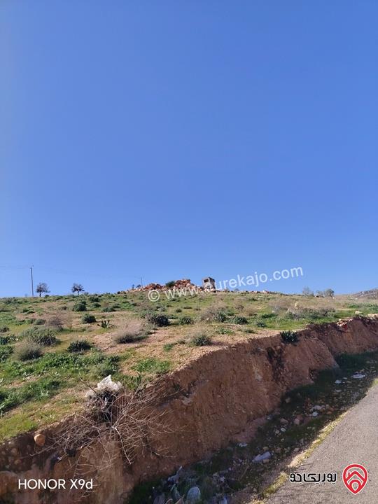 قطعة ارض مساحة 3400م للبيع في جرش على شارع جرش الزرقاء الرئيسي