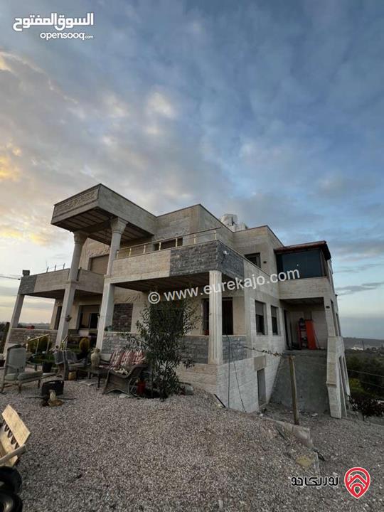 فيلا عدد 2 متلاصقتين بنظام أمريكي مساحة 720م على أرض 1 دونم ، للبيع في اربد 