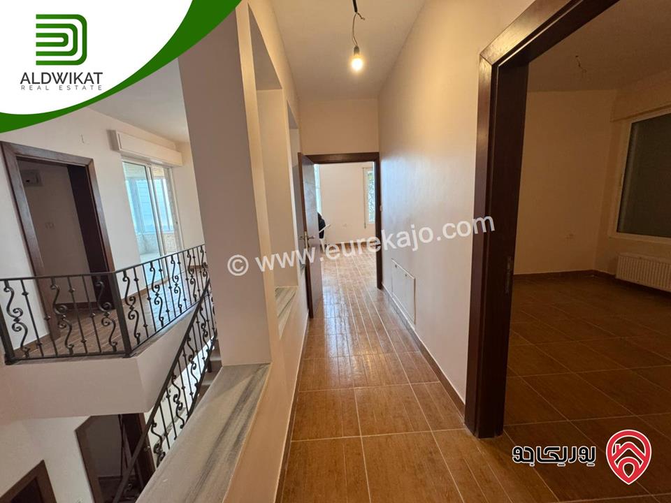 فيلا مستقلة للبيع في عمان - صويلح بالقرب من الحمر مساحة الأرض860م مساحة البناء 390م موقع اطلالة