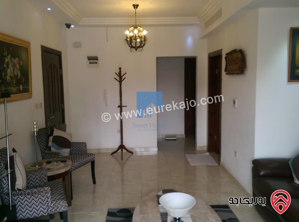 شقة مفروشة فاخرة طابق ثالث 145م مع روف 85م للبيع في عمان - عبدون 