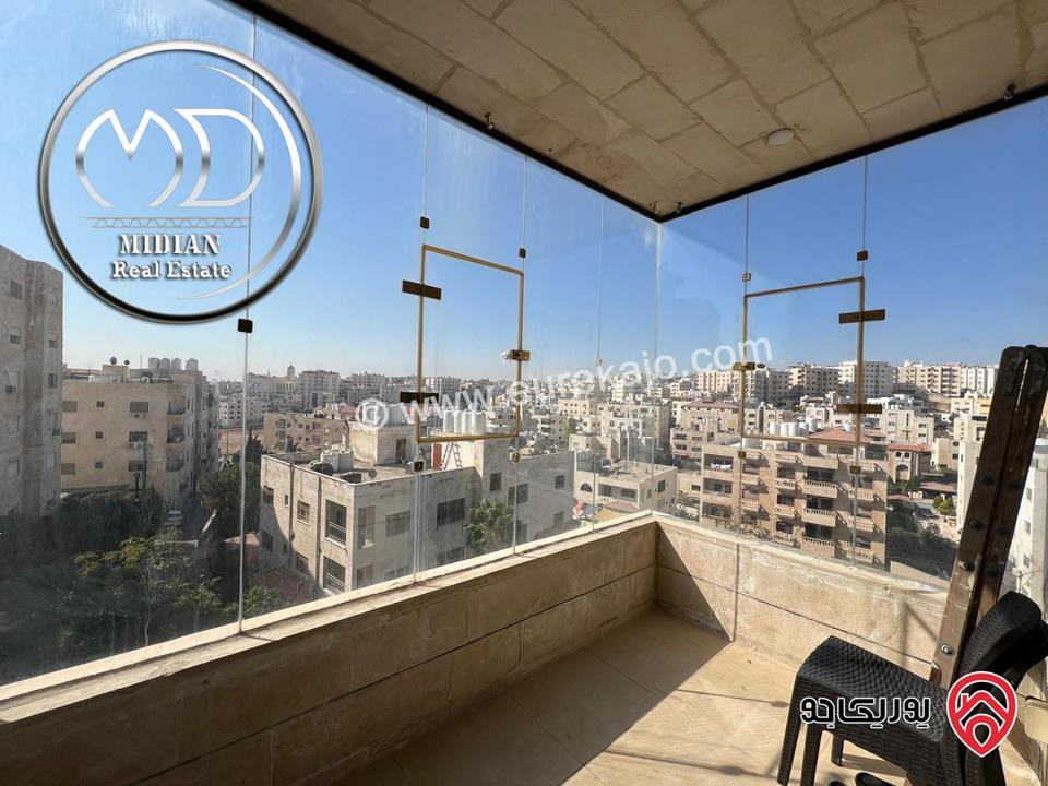 شقة مميزة للبيع طابق أخير مع روف في عمان - خلدا مساحة 340م مع تراسات تشطيبات و ديكورات فاخرة اطلالة رائعة بسعر مغري جداً