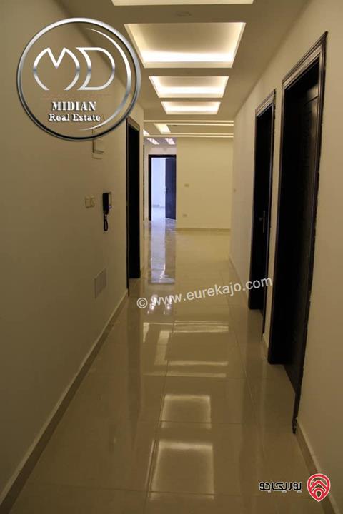 شقة ارضية جديدة للبيع في عمان - ضاحية النخيل مساحة 250م مع ترس و حديقة 150م تشطيبات و ديكورات سوبر ديلوكس