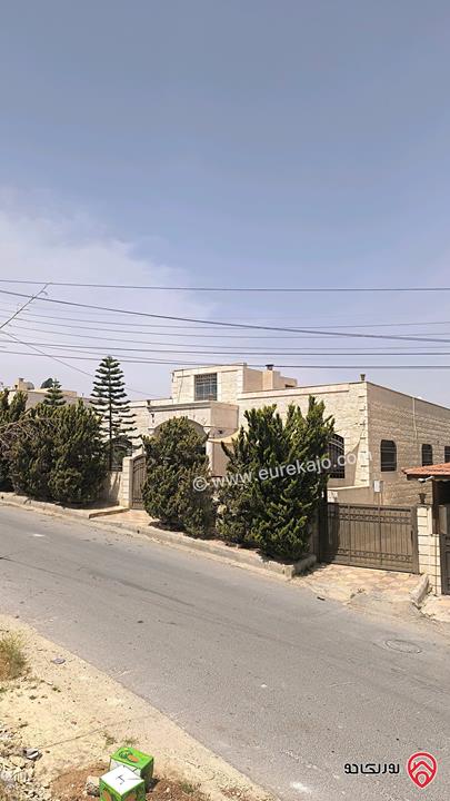 منزل مستقل مساحة 670م على أرض 501م للبيع في عمان - حي عدن شارع الرحاب 