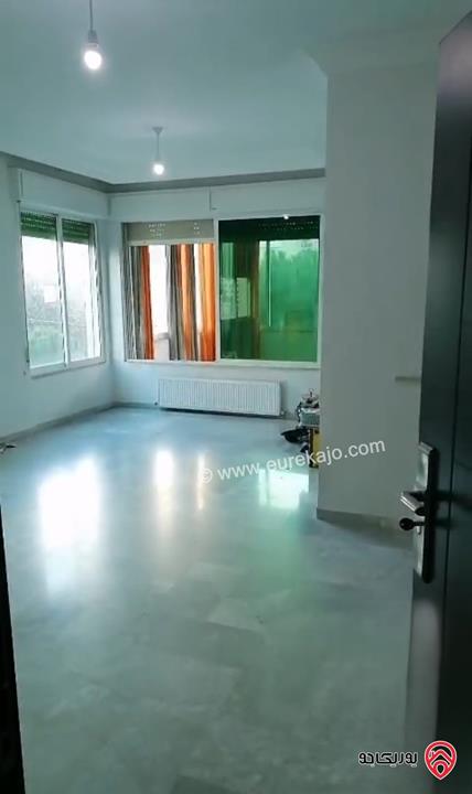 شقة طابق ثاني مساحة 160م للبيع في عمان - ام السماق