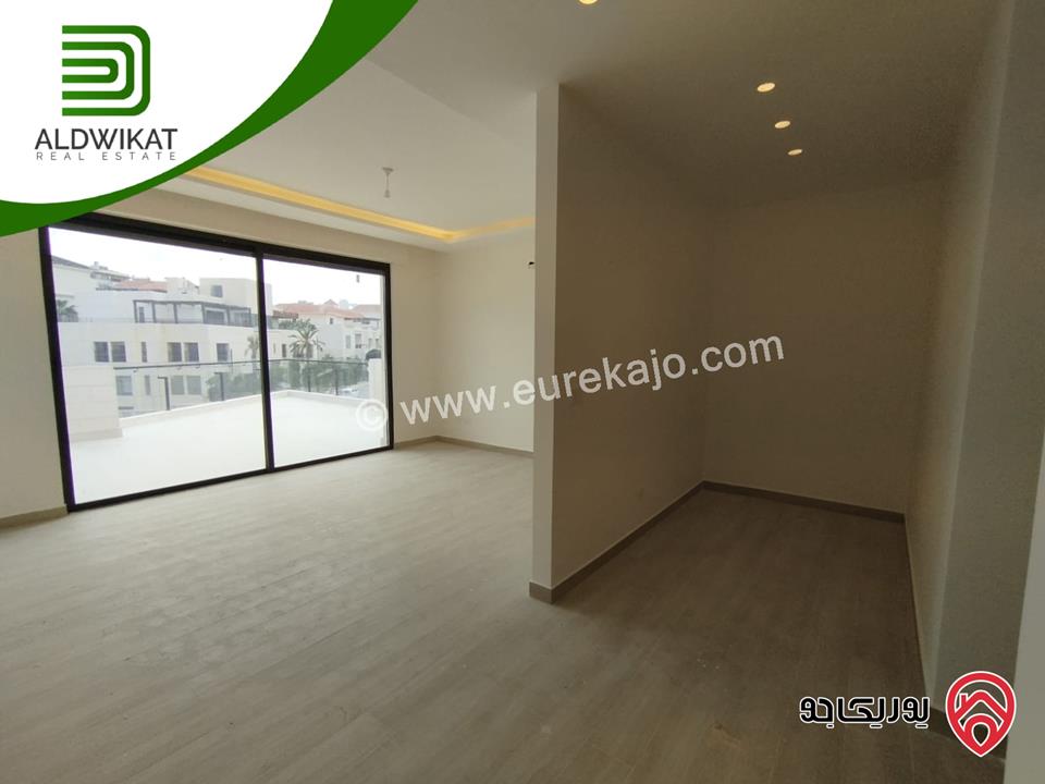 رووف مساحة البناء 190م ومساحة الترس 190م للبيع في عمان - دابوق