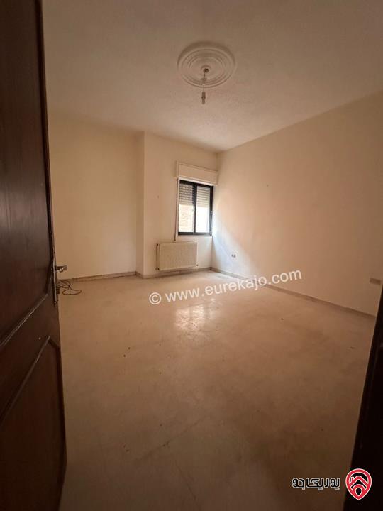 شقة طابق ثالث مساحة 300م للايجار في عمان - خلدا