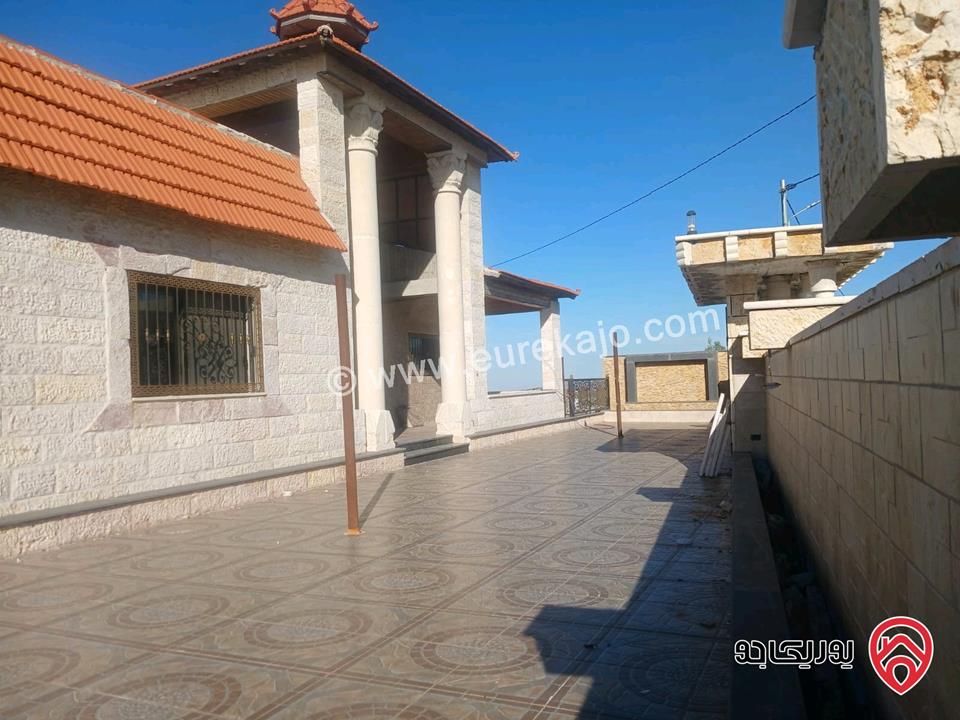 فيلا مساحة 700م على أرض 955م للبيع في اربد - ارحابا 