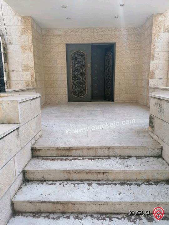 فيلا بحاجة ترميم مساحة البناء 250متر على أرض 650م للبيع في عمان - مرج الحمام