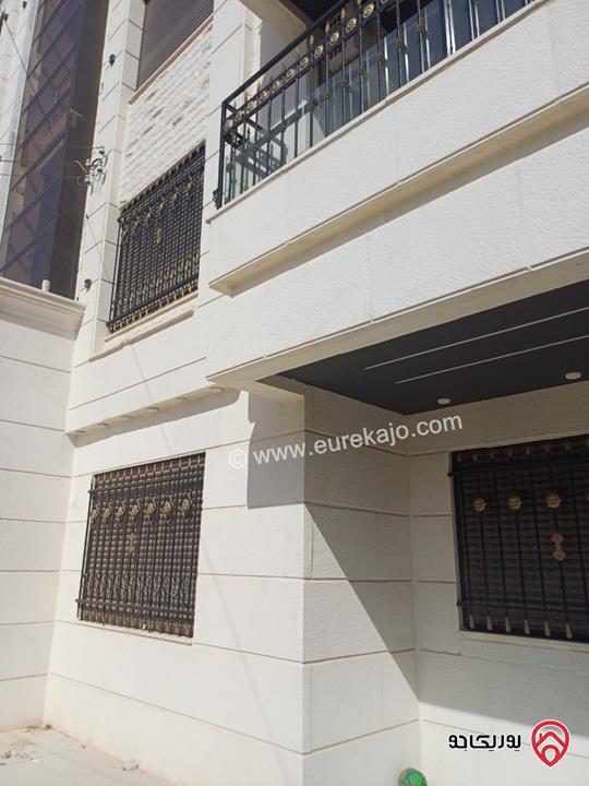 شقة مميزة تشطيب سوبر ديلوكس طابق ارضي مساحة 169م + ترس بناء جديد للبيع في عمان - المقابلين