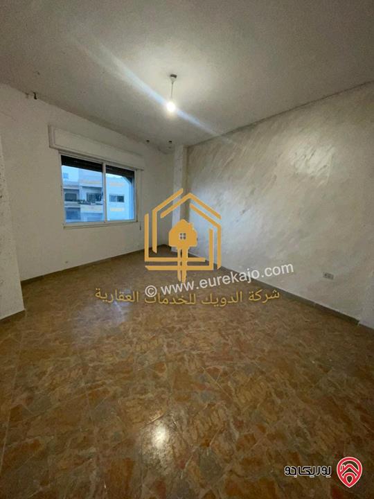 شقة فارغة طابق ثالث مساحة 200م للإيجار في عمان - مرج الحمام 