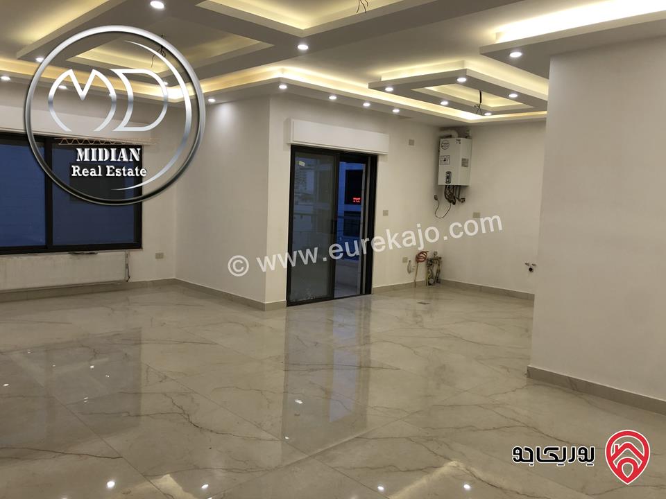 شقة شبه ارضي جديدة للبيع في عمان - ام السماق مساحة 200م مع ترس و حديقة 200م تشطيبات ديكورات سوبر ديلوكس بسعر مميز