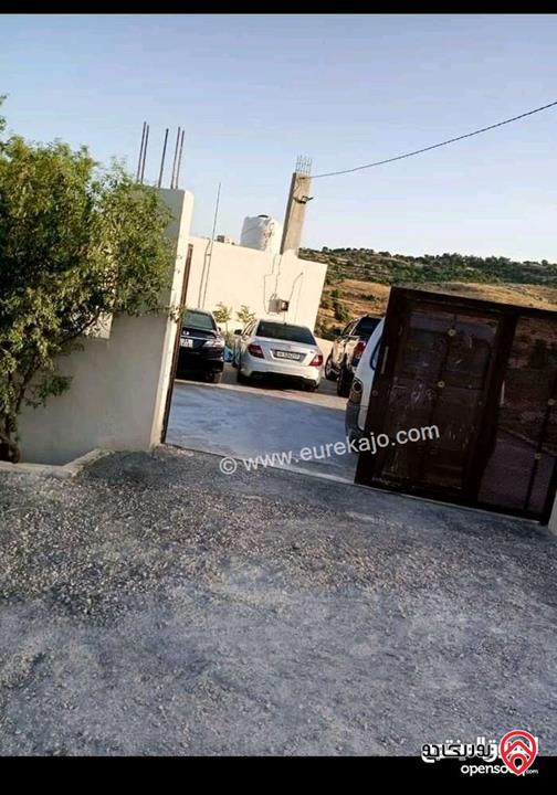 مزرعة نموذجية مساحة الأرض 6116م فيها بيت مساحة 100م و معرش عنب على شارعين جميع الخدمات للبيع في صخرة - عجلون