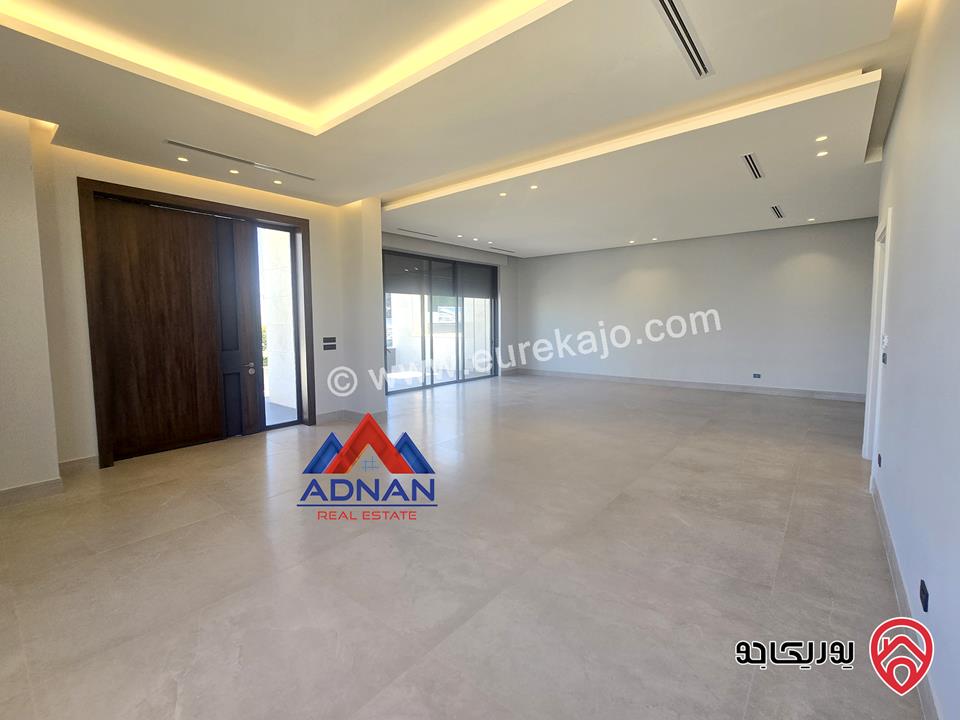 فيلا متلاصقة جديدة مساحة 763م على أرض 530م مع مسبح واطلالة عالية للبيع في عمان - عبدون