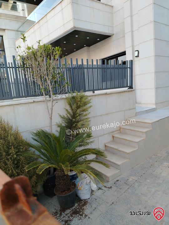 شقة طابق ارضي مساحة 130م مع ساحات وحديقة 250م وكراج للبيع في عمان - المدينة الرياضية 