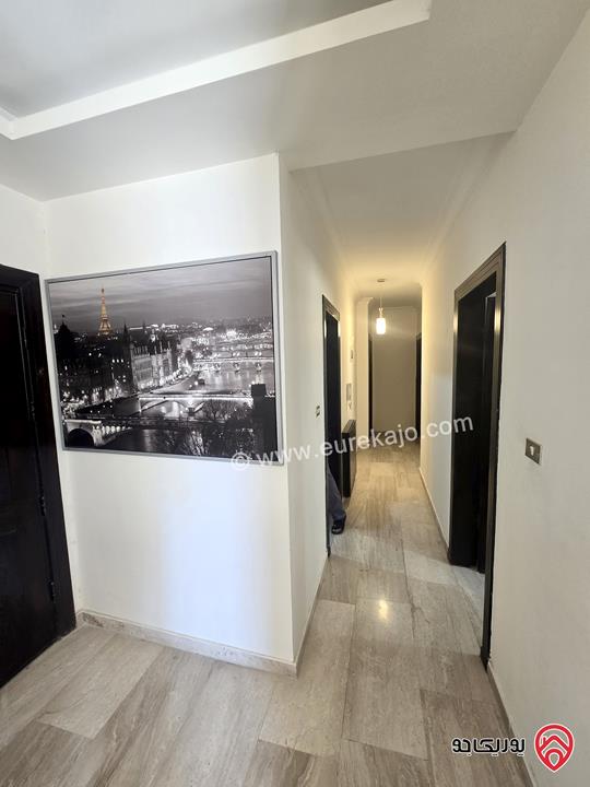 شقة ارضية مساحة 130م داخلي و 50م خارجي مع مدخل وكراج خاص للايجار مفروشة في عمان - ضاحية الامير راشد 