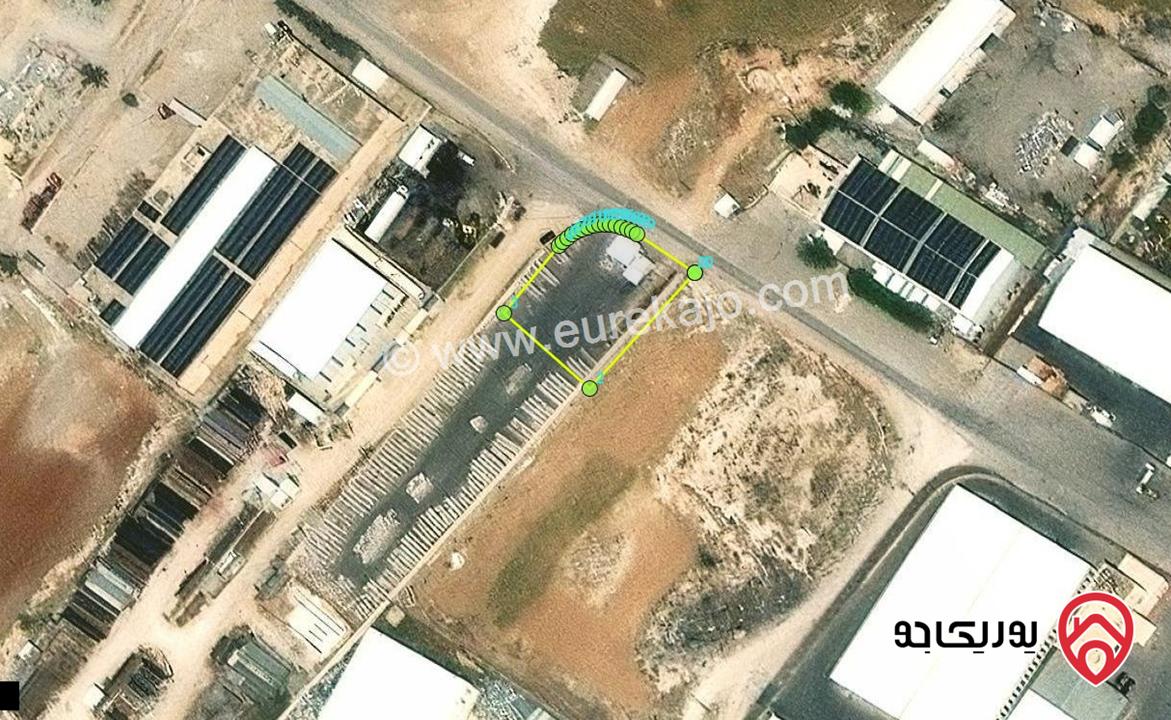 قطعة ارض للبيع من اراضي جنوب عمان قرية الرقيم مساحتها 1164 متر تقع على كيرف شارعين سعر الدونم 110 الاف قابل للتفاوض 