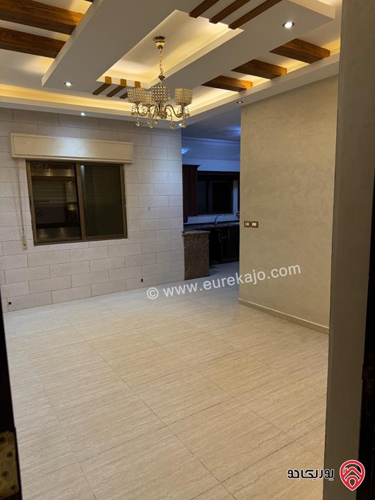 شقة ارضية مساحة 189م داخلي و 100م خارجي للإيجار في عمان - مرج الحمام 